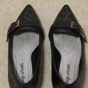 Easy Street Exquisite pumps size 8; Animal print